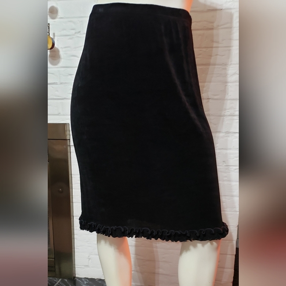 SOFTWEAR | Woman's 2 Pc Set (Suit) - Picture 4 of 11